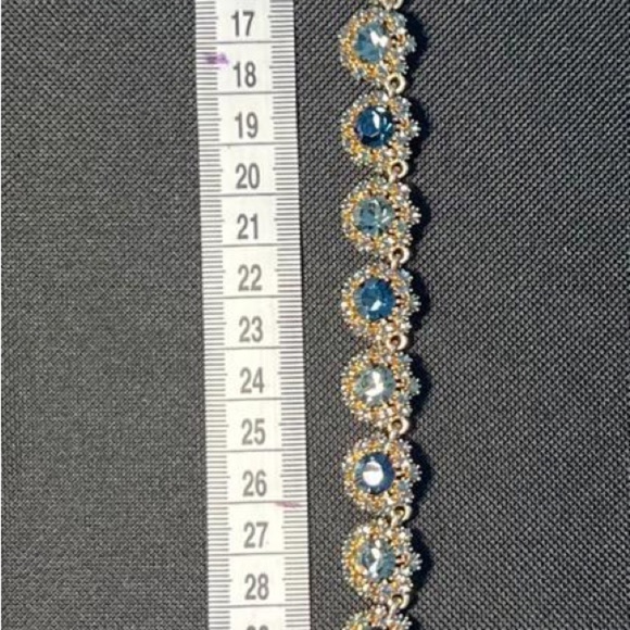 Elegant Necklace - Picture 3 of 3